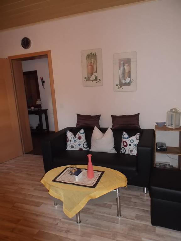 Ferienwohnung Schmitz Anschau Zimmer foto